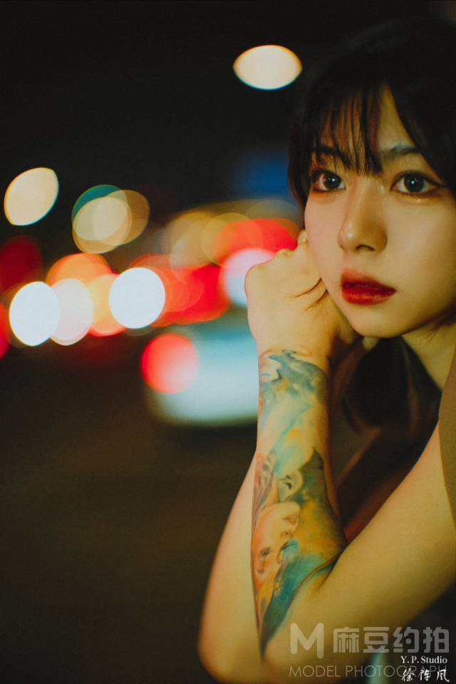 情绪模特