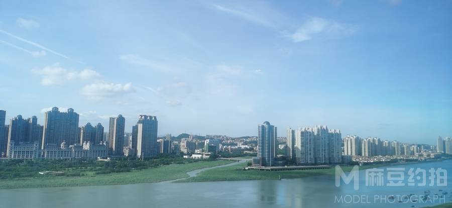 黑白模特