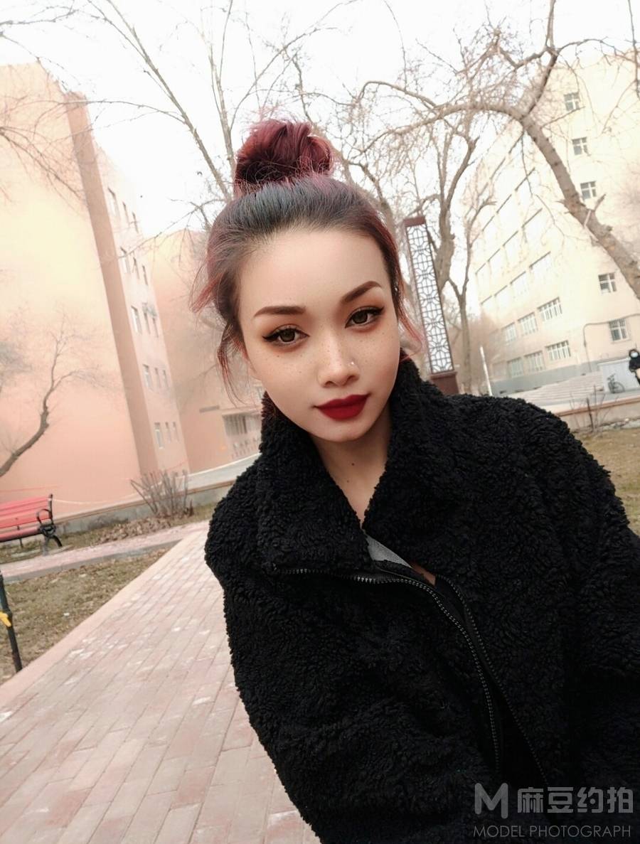 黑白模特