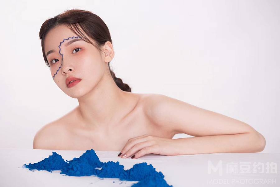 情绪模特