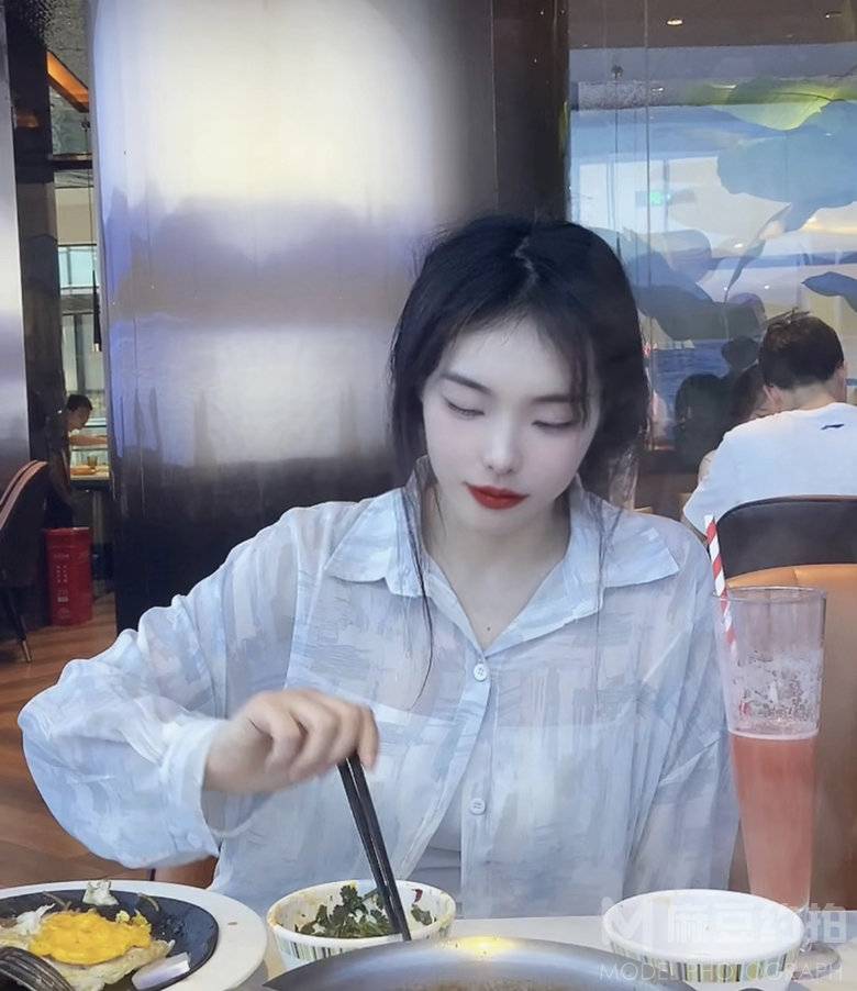 情绪模特