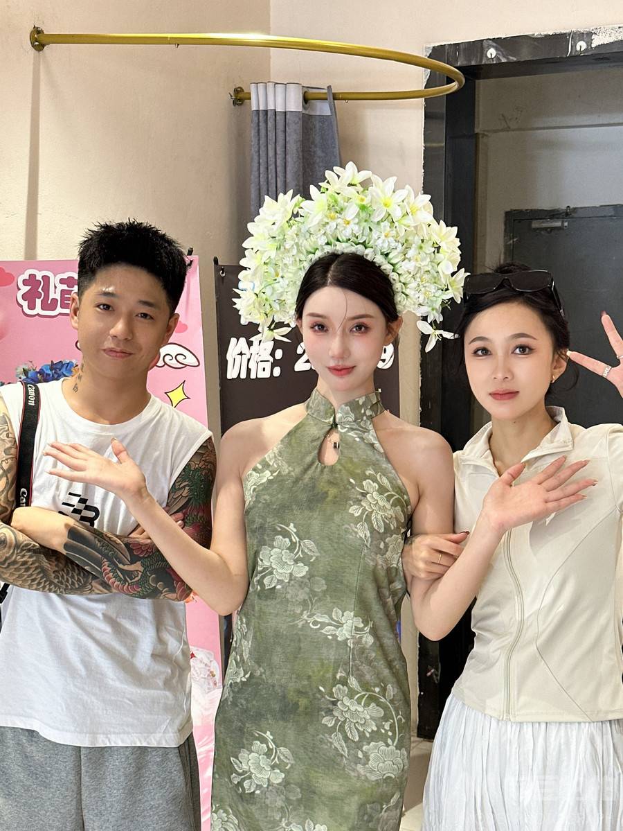 情绪模特