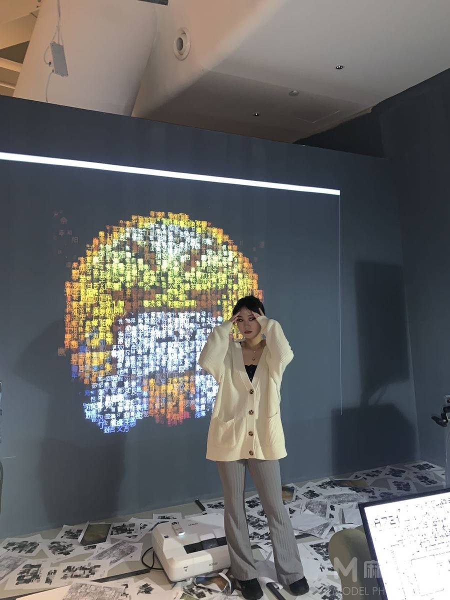 情绪模特