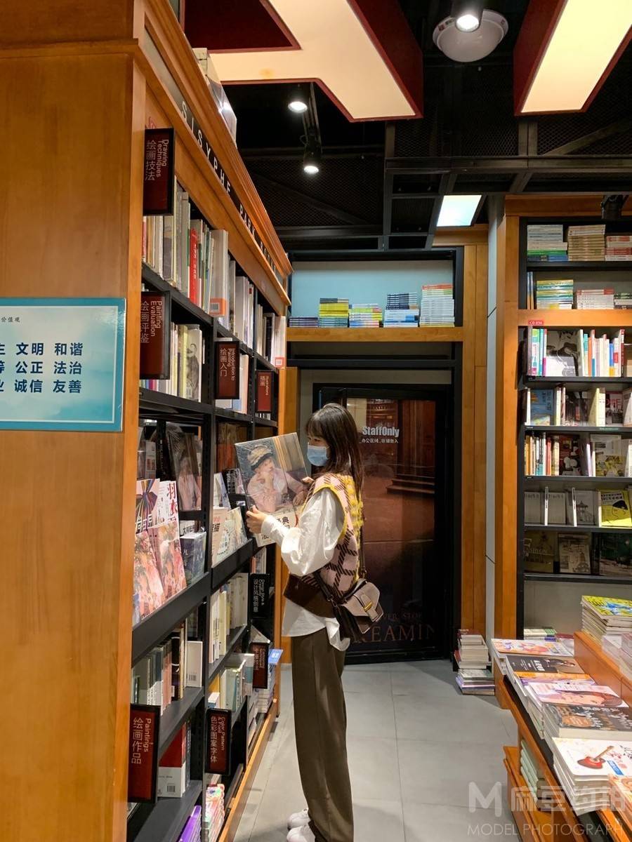 校园模特