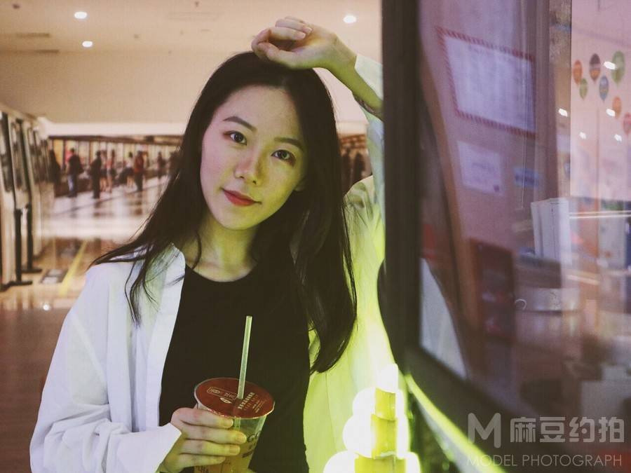 情绪模特