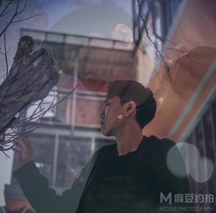 情绪模特