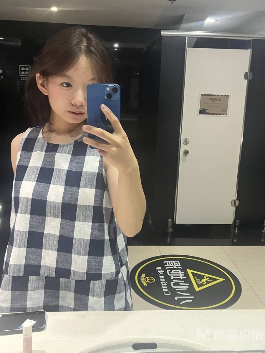 黑白模特
