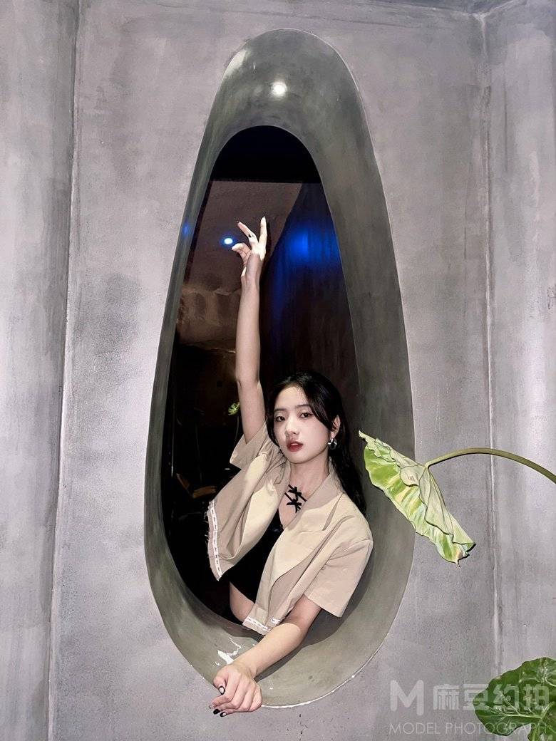 情绪模特