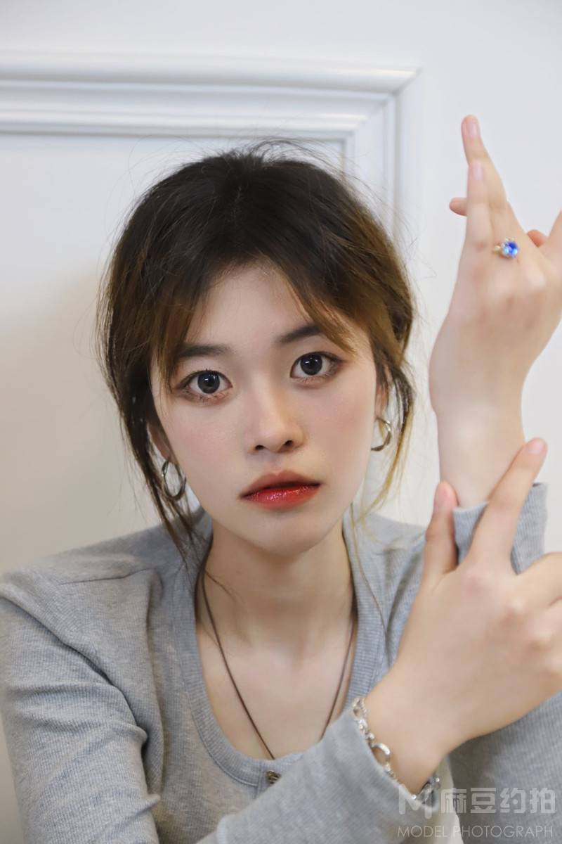情绪模特