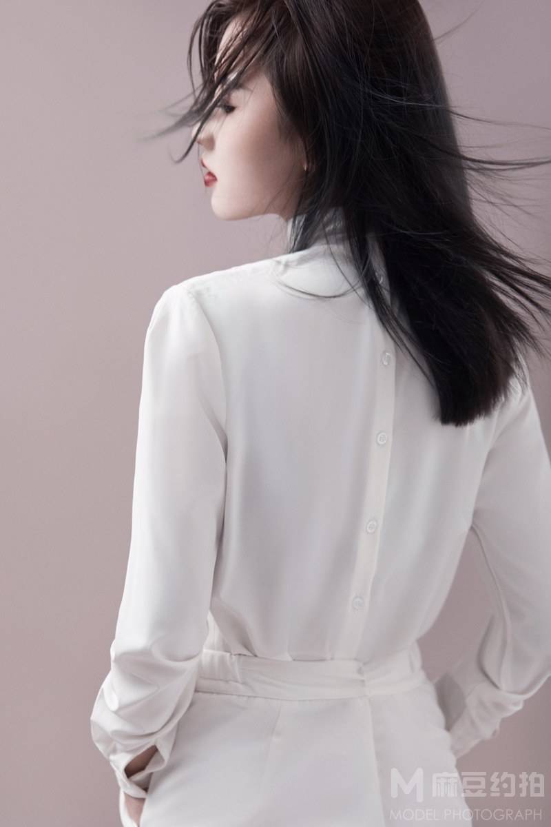 黑白模特