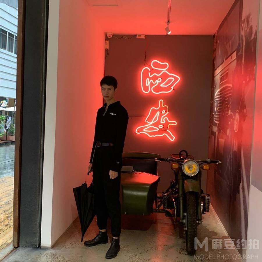 情绪模特