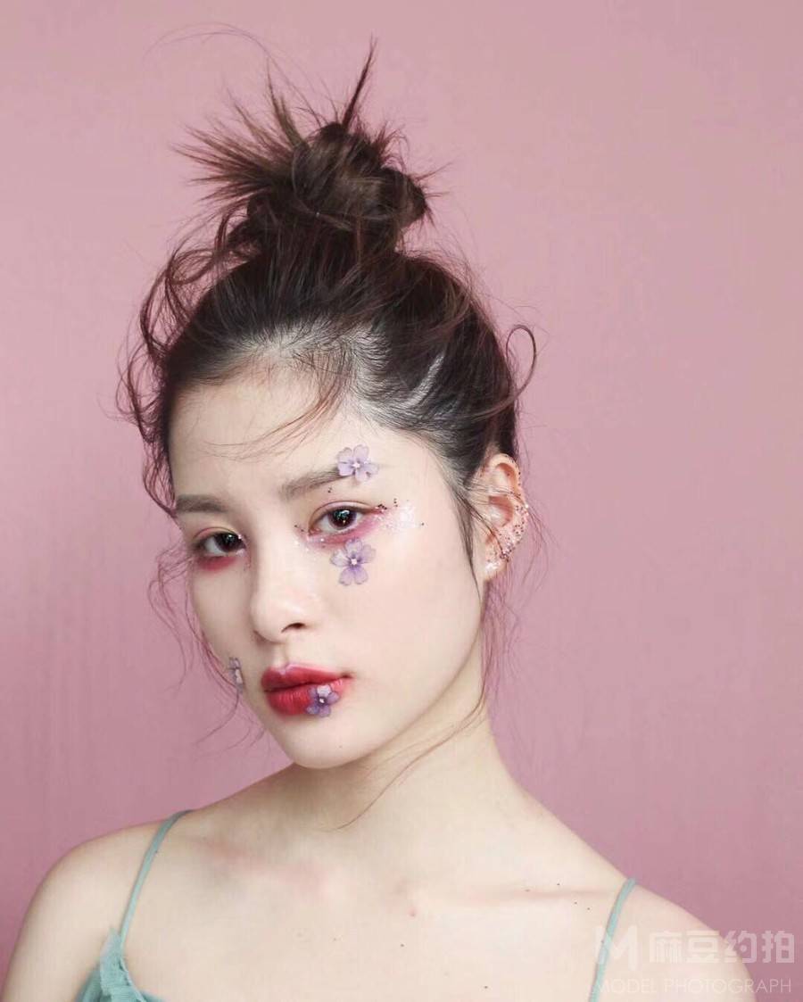 妆容模特