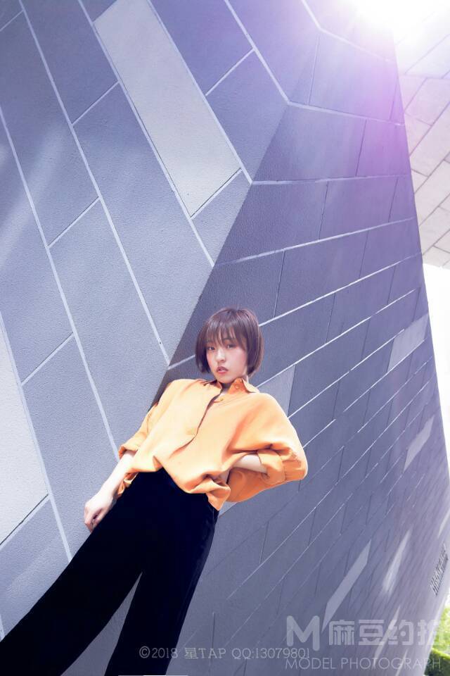 情绪模特