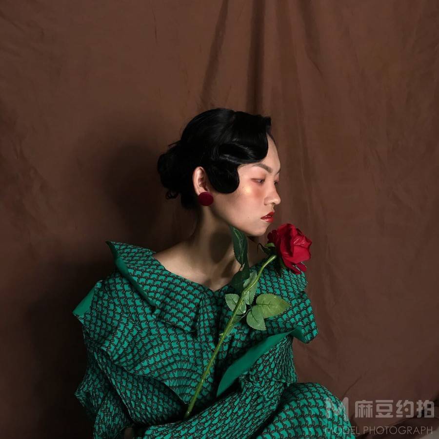 情绪模特