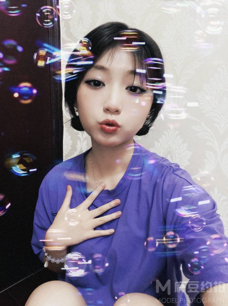 情绪模特