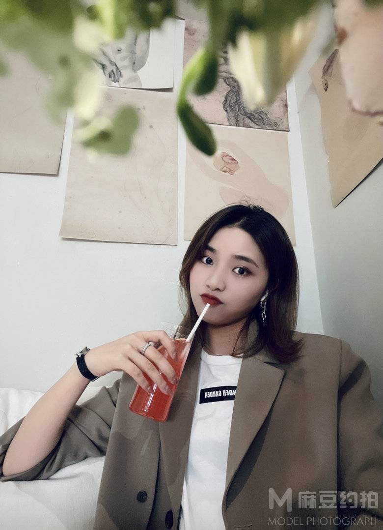 情绪模特