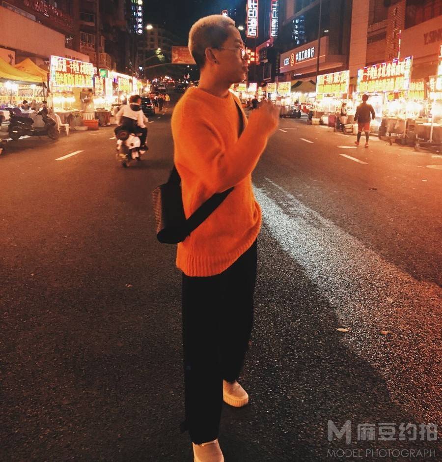 情绪模特