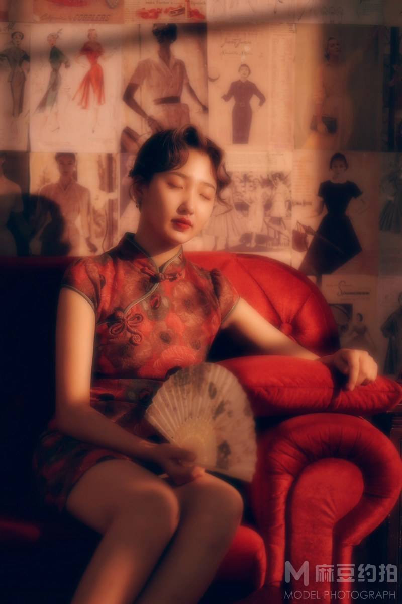 情绪模特