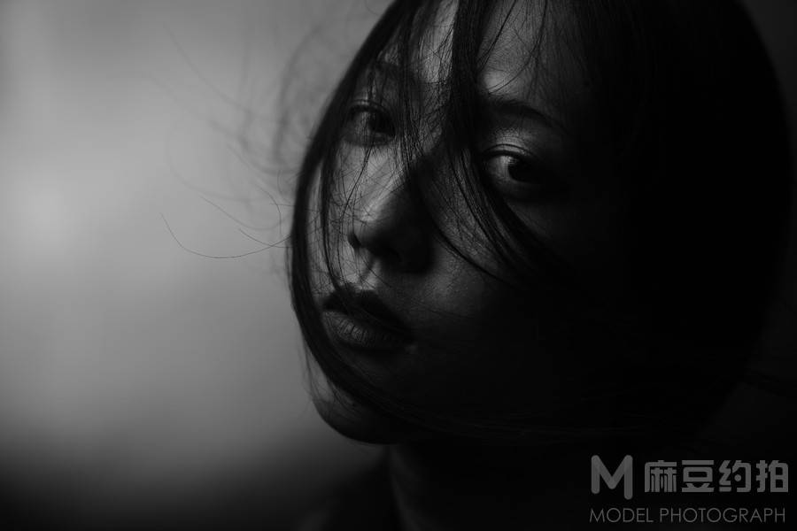 黑白模特