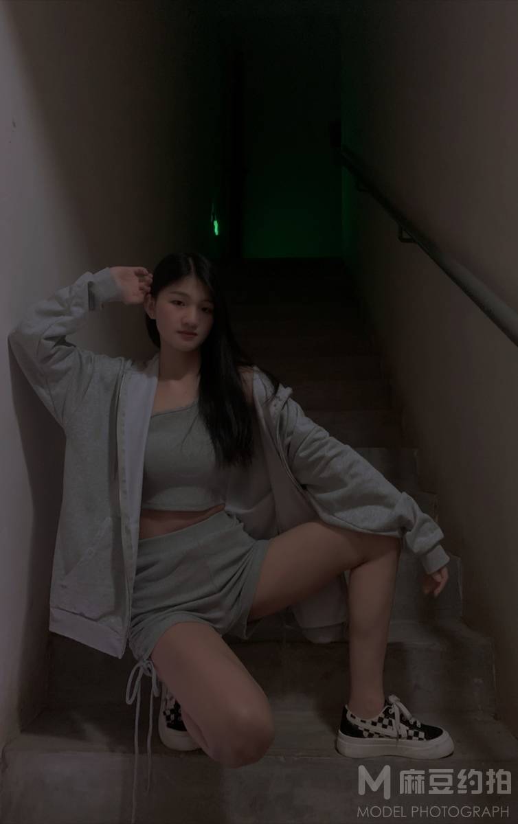 黑白模特