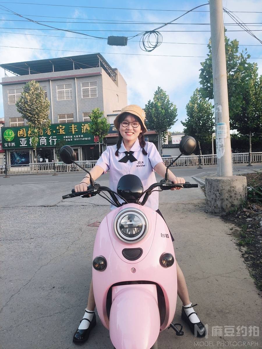 校园模特