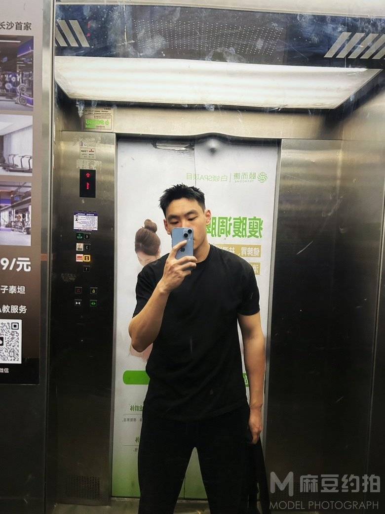 黑白模特