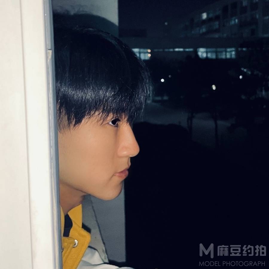 黑白模特