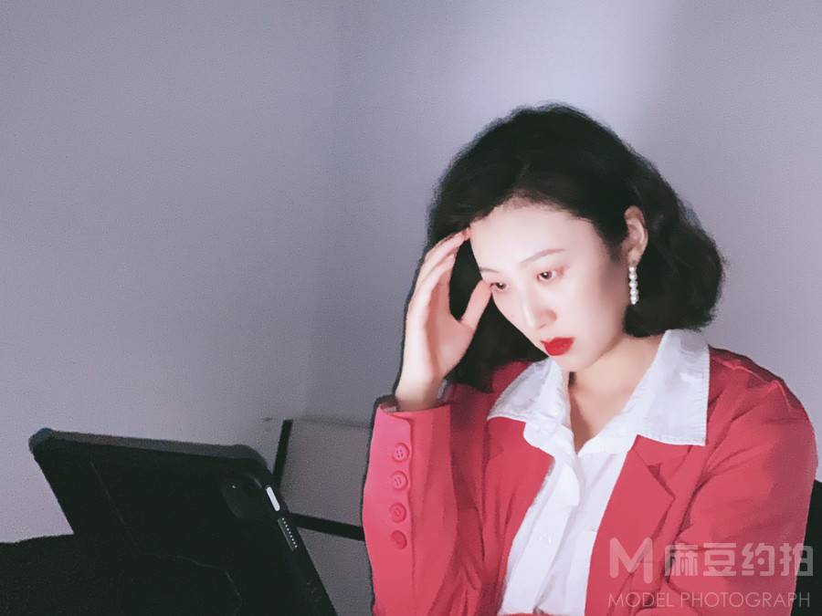 情绪模特