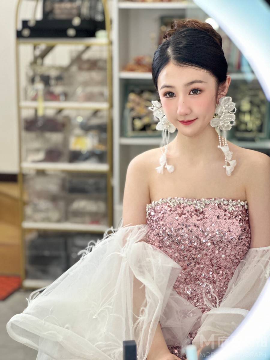 妆容模特