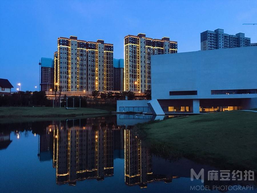黑白模特