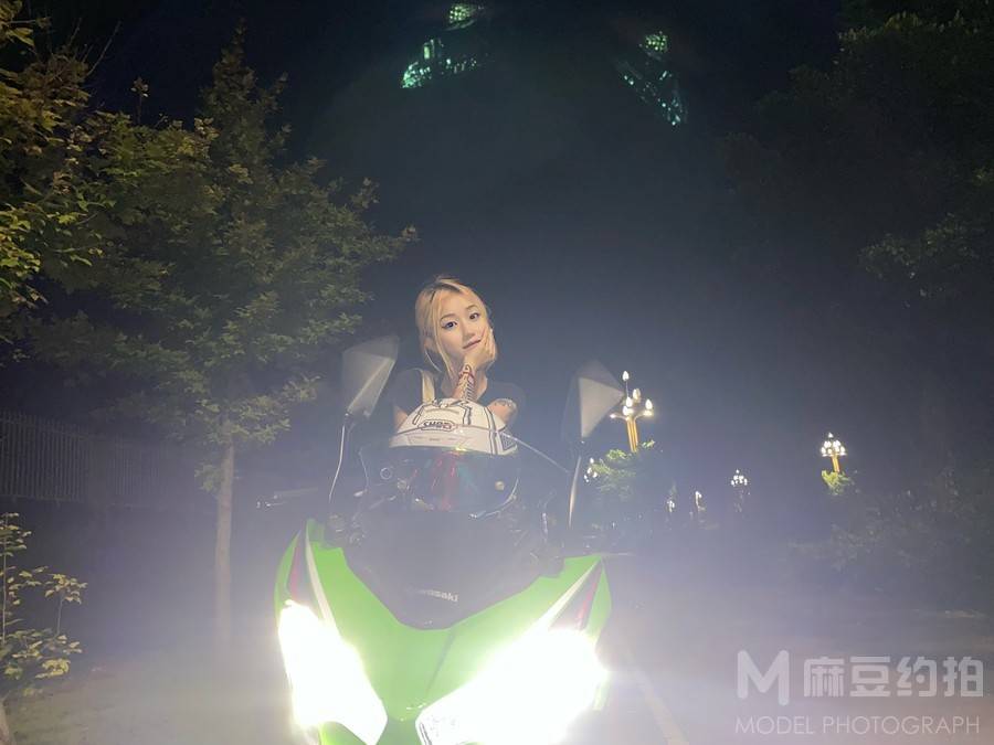 夜景模特
