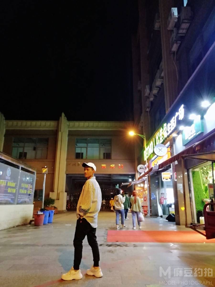 夜景模特