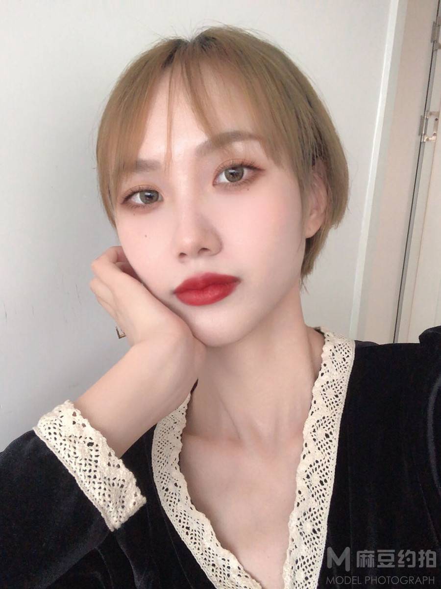 妆容模特