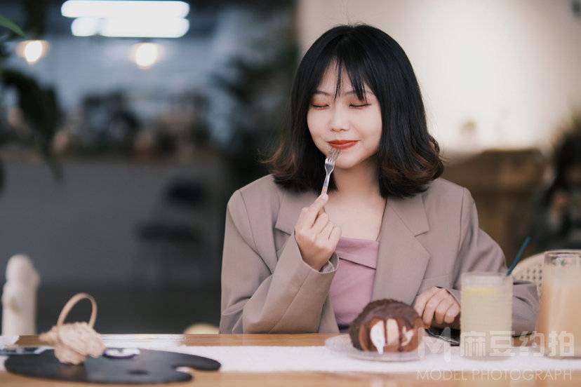 情绪模特