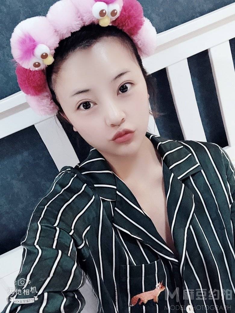 黑白模特