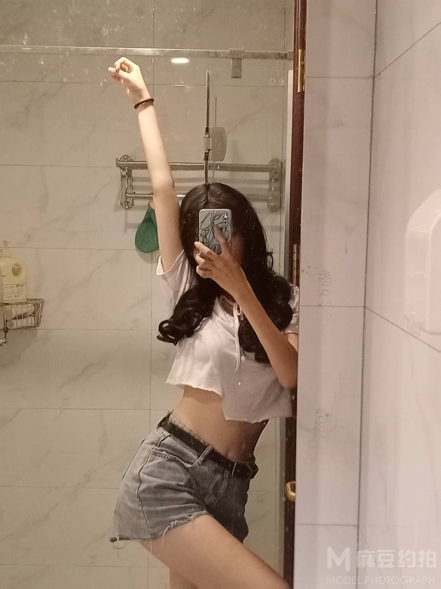 黑白模特