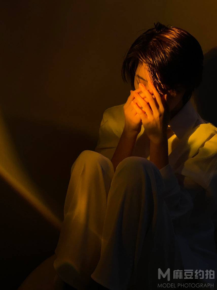 情绪模特