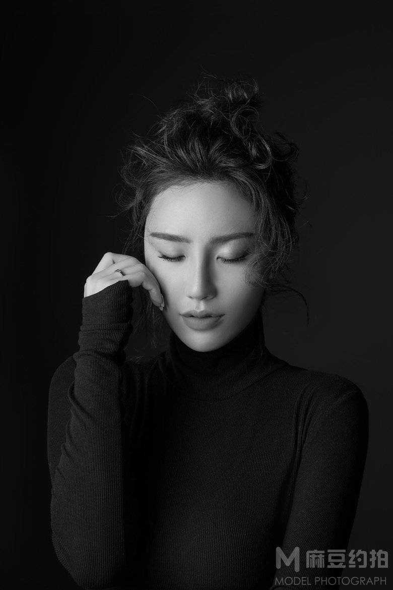 黑白模特