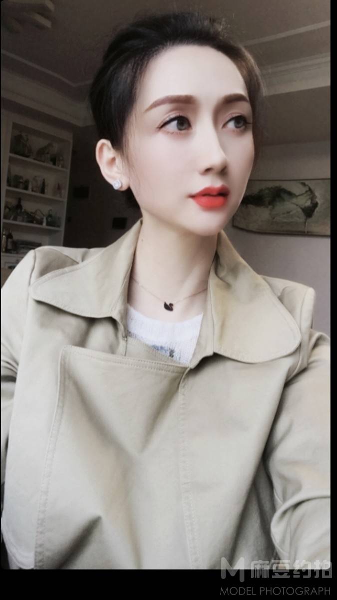 黑白模特