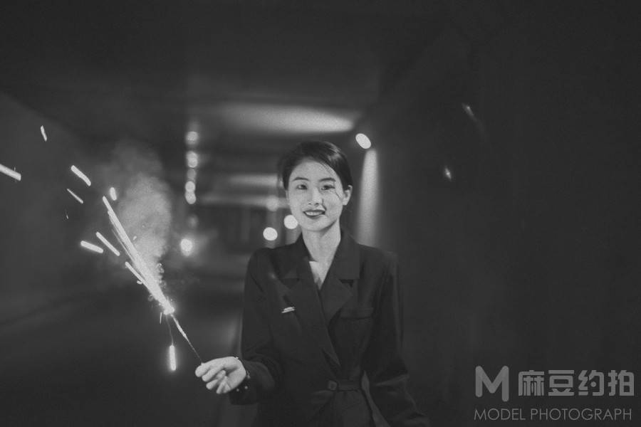 黑白模特