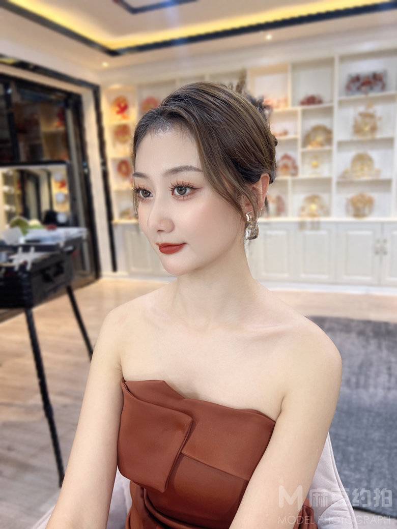 妆容模特