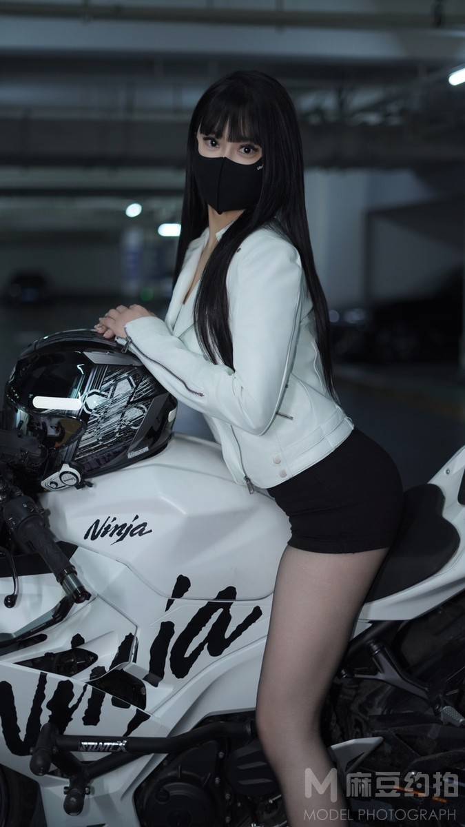 黑白模特