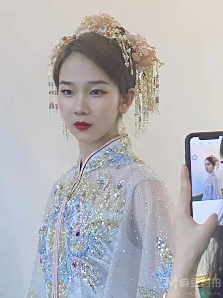 情绪模特