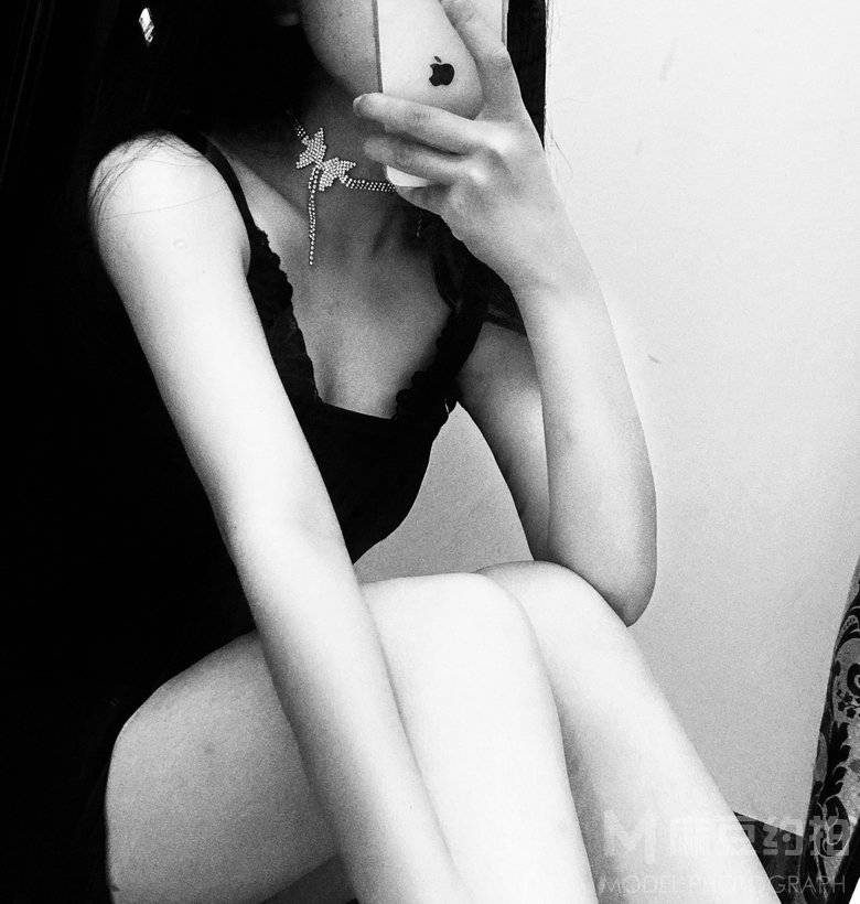 黑白模特