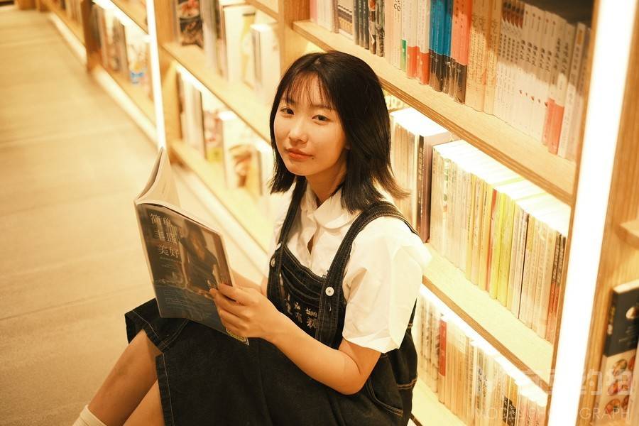 宝丽来模特