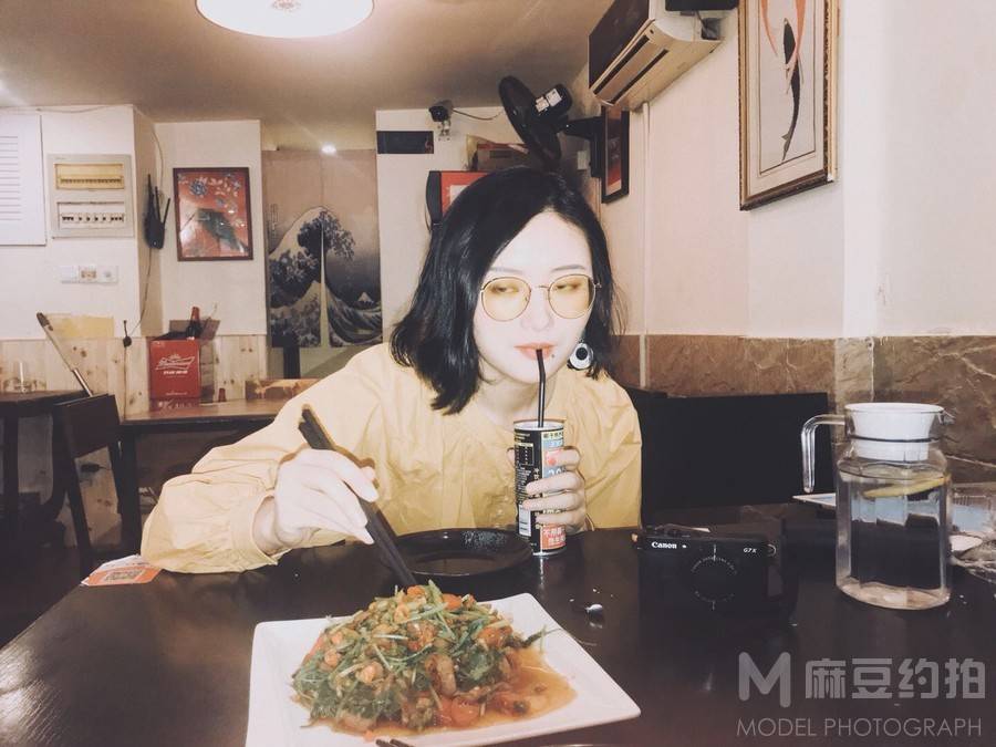情绪模特