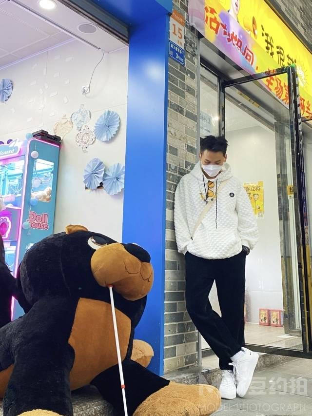 情绪模特