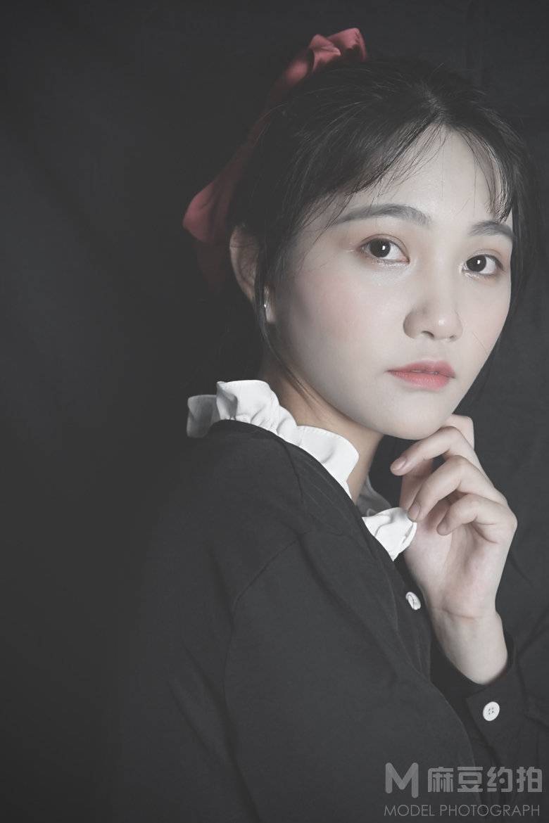 黑白模特