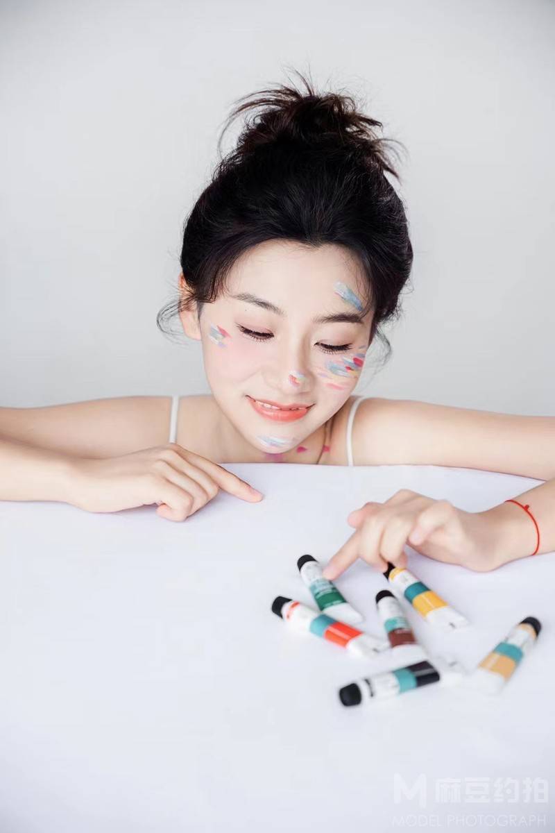 情绪模特