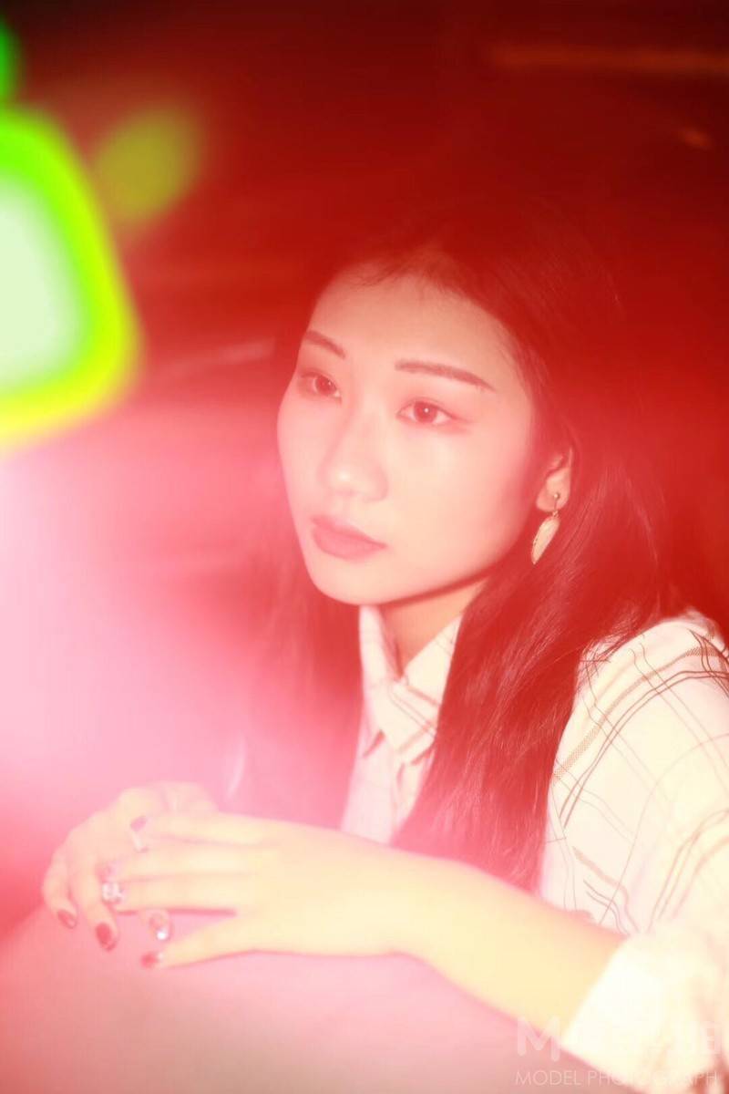 情绪模特
